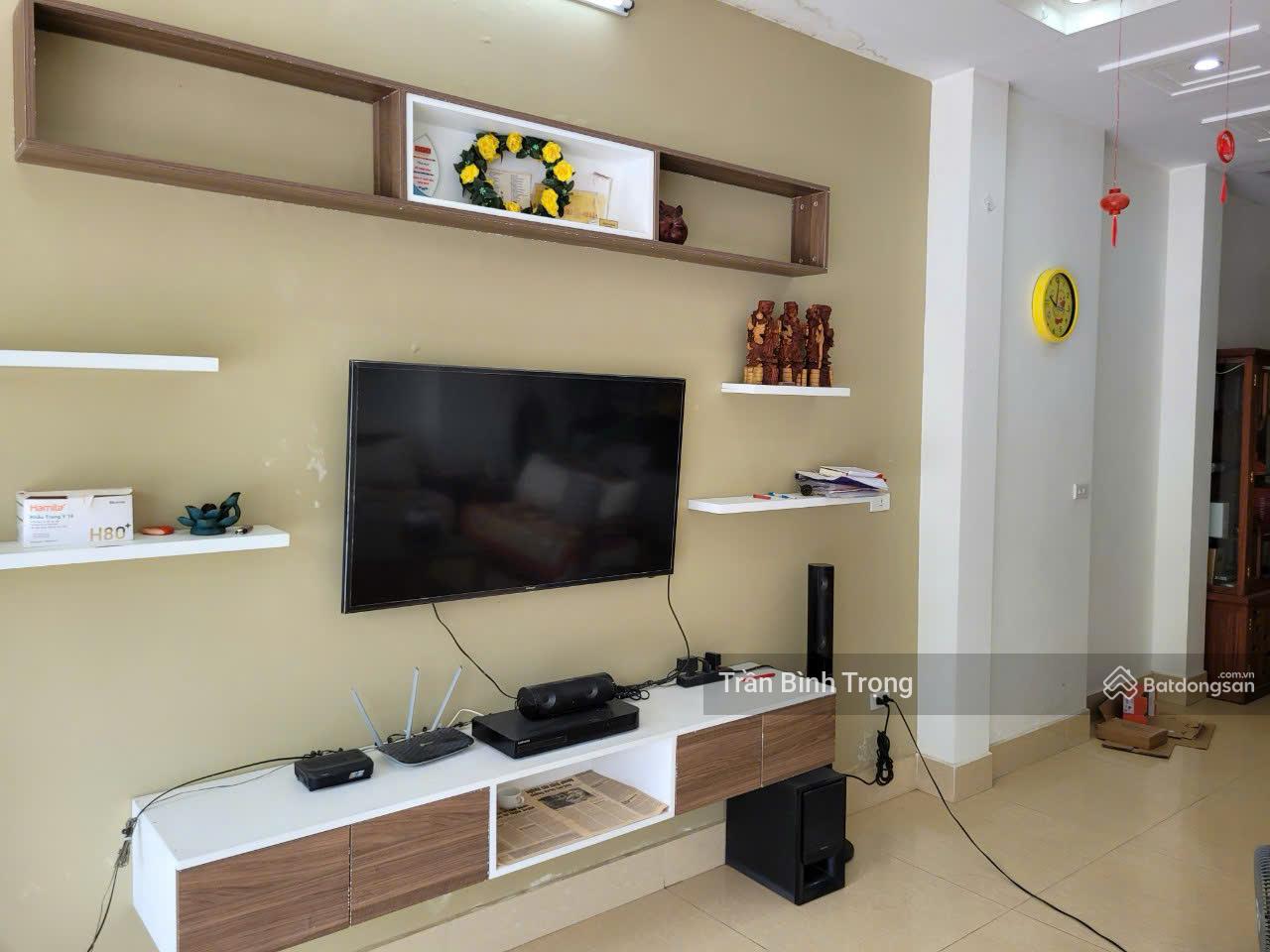 Bán nhà 4 tầng, 200m2, đường Nguyễn Tất Thành, Vĩnh Yên, Vĩnh Phúc, giá 11 tỷ, 100m2