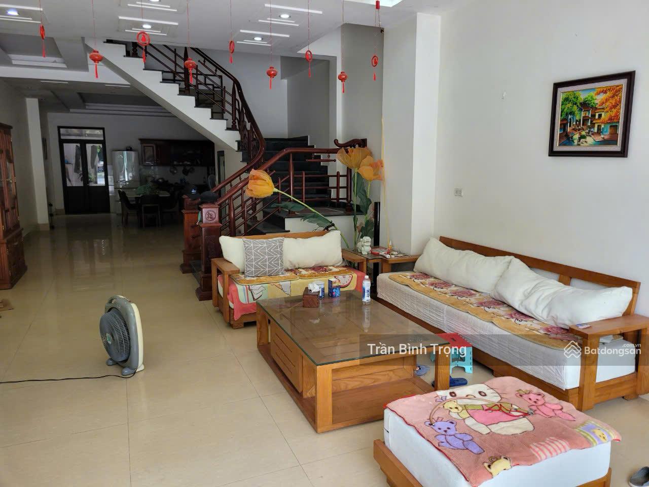 Bán nhà 4 tầng, 200m2, đường Nguyễn Tất Thành, Vĩnh Yên, Vĩnh Phúc, giá 11 tỷ, 100m2