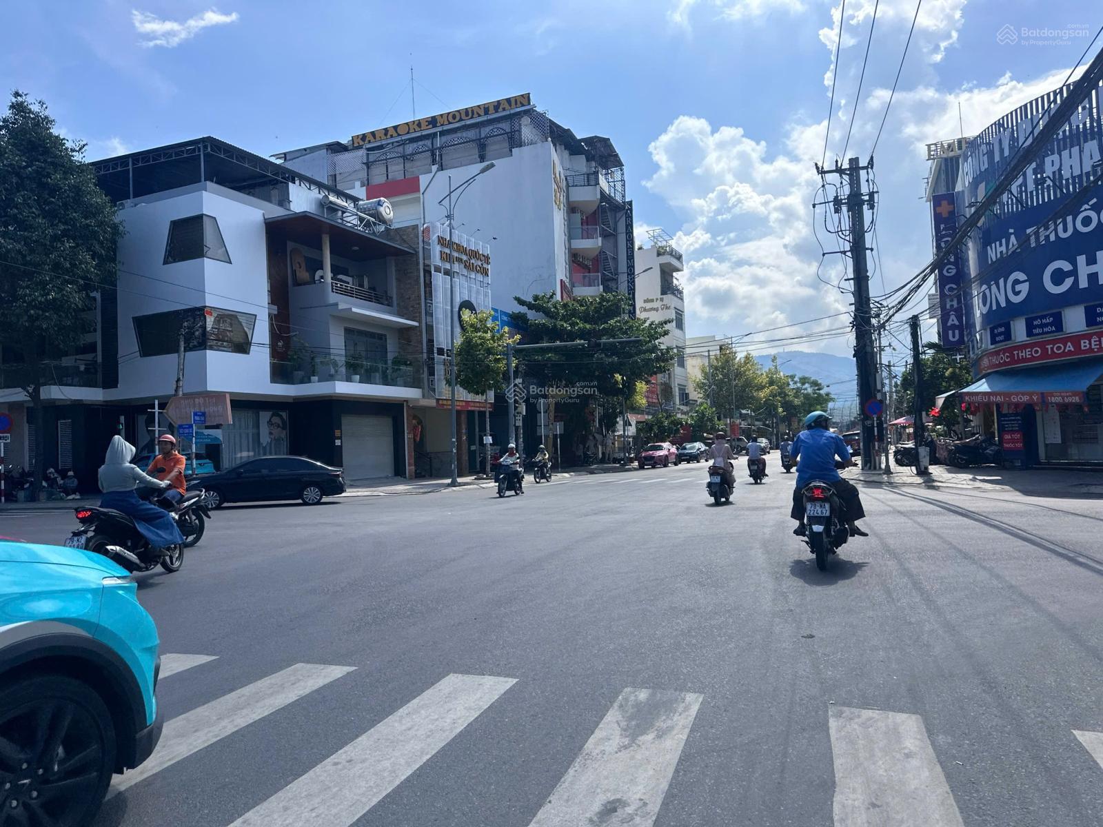 Lô đất mặt tiền đường Phong Châu - gần khúc ngã tư Thích Quảng Đức