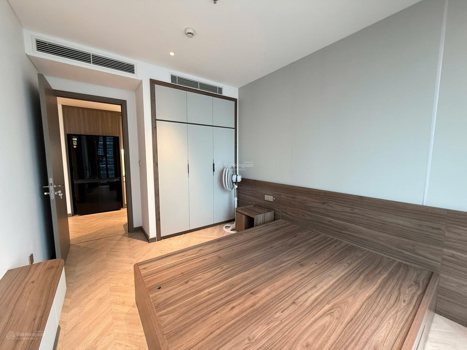 Cho thuê gấp căn hộ chung cư 3pn full đồ bên ngoại giao đoàn toà NO1T6