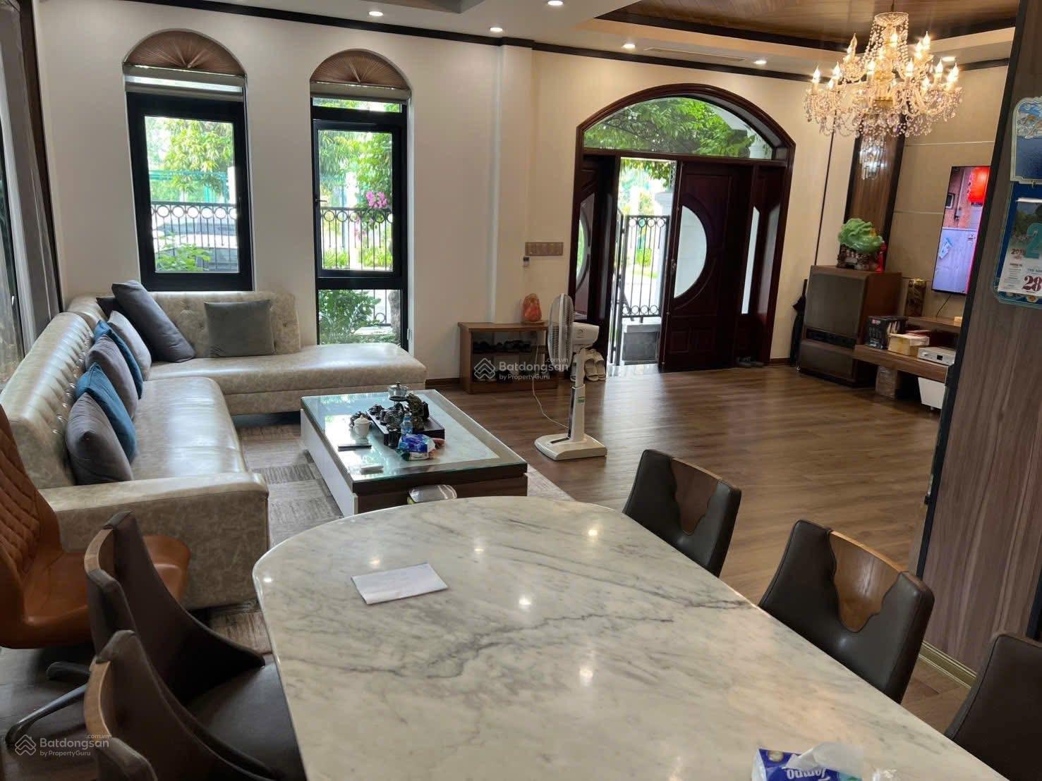 Song lập 144m siêu đẹp, vị trí VIP, hoàn thiện đẳng cấp thang máy.