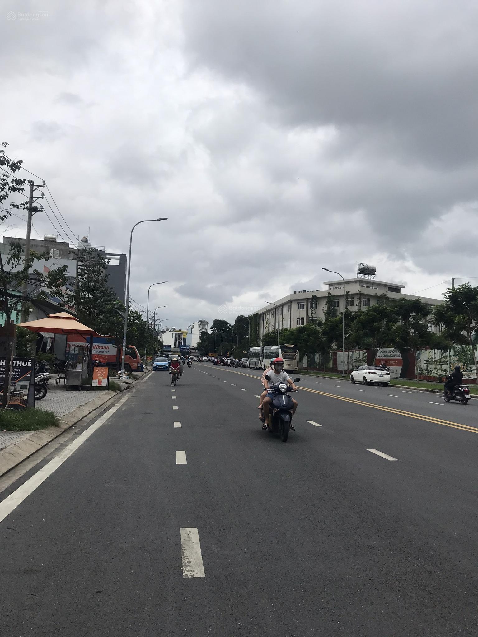 Mặt tiền Bờ Bao 1 - Tân Phú, 11,5x33m, cấp 4, giá 54 tỷ TL