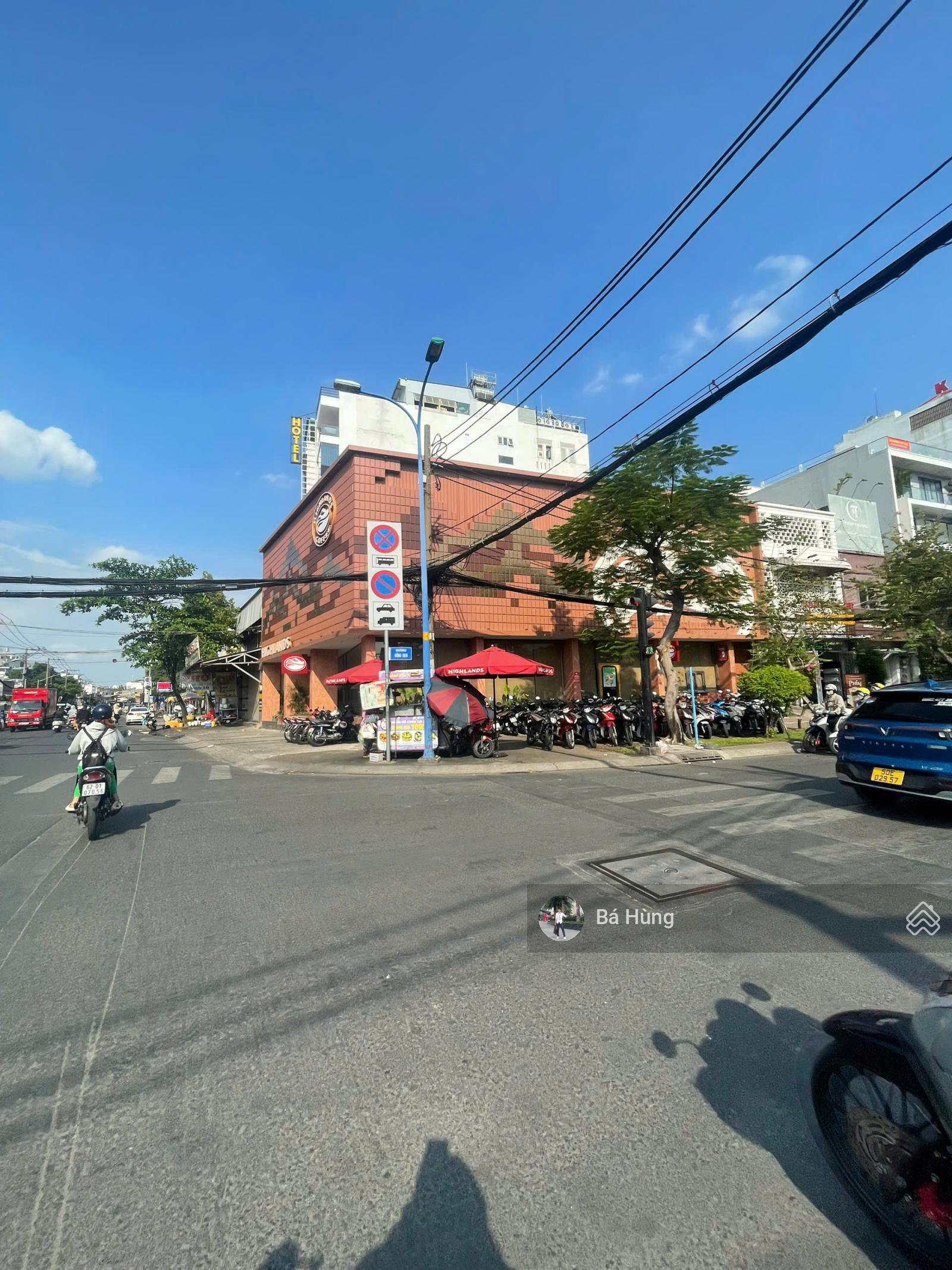 Siêu rẻ ! Bán nhà góc 2 mặt tiền Phan Huy Ích, DT: 35 x 40m - 3 tầng HĐT: 146 tr/th. Giá chỉ 62 tỷ