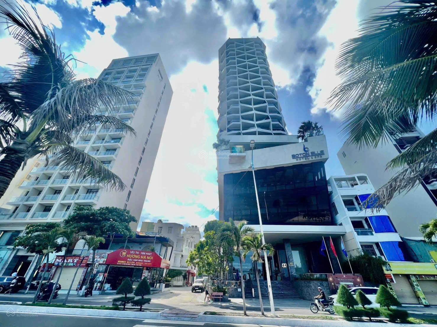 Đất Dương Hiến Quyền ngang rộng hơn 6,2m * Cách biển: 70m. Giá: 8 tỷ.