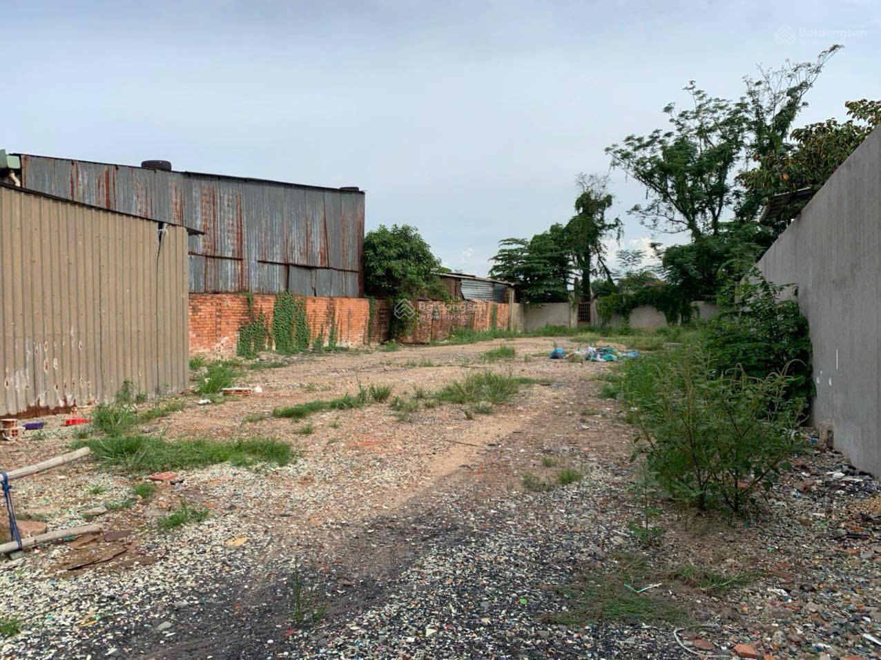 Mặt tiền Phan Văn Hớn - xã Xuân Thới Thượng. DT 15m x 65m (TDT 1075m2 - 250m2 OĐT) giá 35 tỷ TL