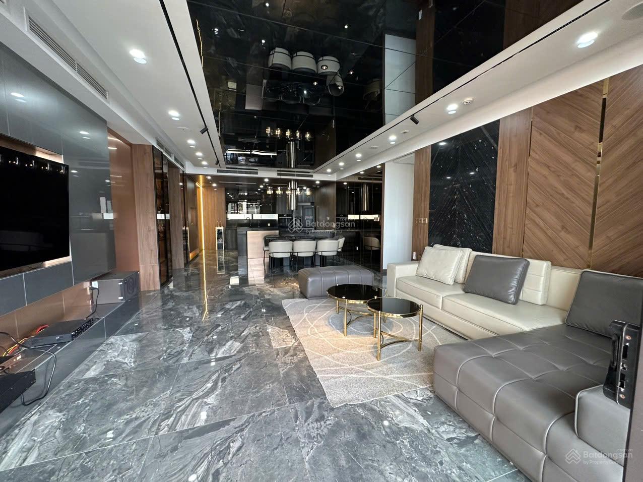 Chủ nhà thiện chí cần bán căn hộ Vinhomes Metropolis 110m2 3 ngủ 2wc căn góc view hồ hướng mát Chủ nhà thiện chí cần bán căn hộ Vinhomes Metropolis 110m2 3 ngủ 2wc căn góc view hồ hướng mát