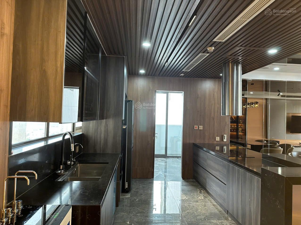 Chủ nhà thiện chí cần bán căn hộ Vinhomes Metropolis 110m2 3 ngủ 2wc căn góc view hồ hướng mát Chủ nhà thiện chí cần bán căn hộ Vinhomes Metropolis 110m2 3 ngủ 2wc căn góc view hồ hướng mát