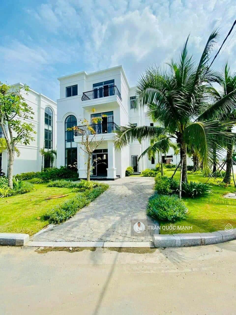 Biệt thự mini West Lake Golf & Villas mua 3,5 tỷ. Giờ bán 2,65 tỷ. LH 0832 369 ***