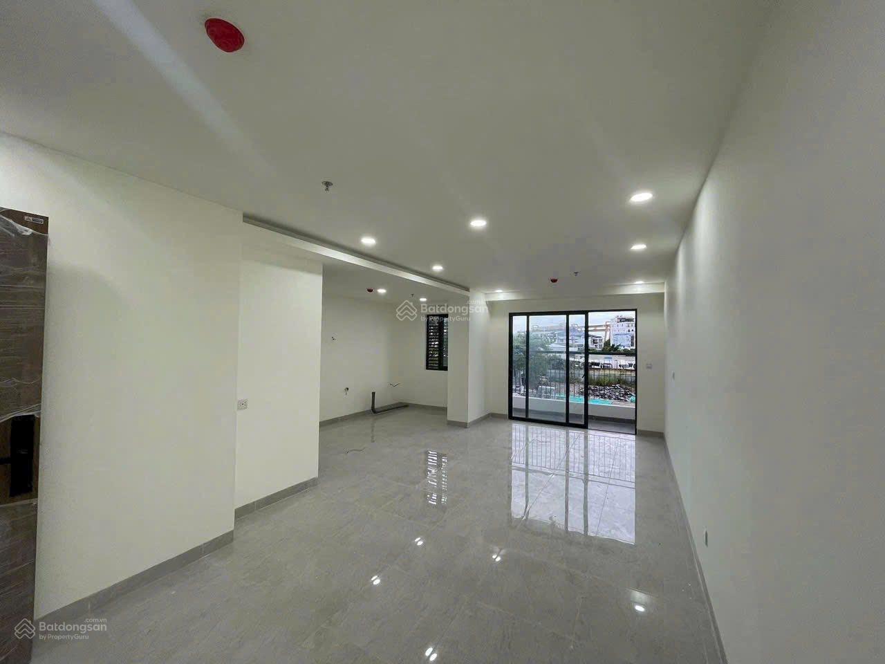 1 căn số 10 duy nhất ban công Đông Nam 3PN 2WC bán nhanh 3tỷ550tr. LH: 0901 920 *** (LV chính chủ)