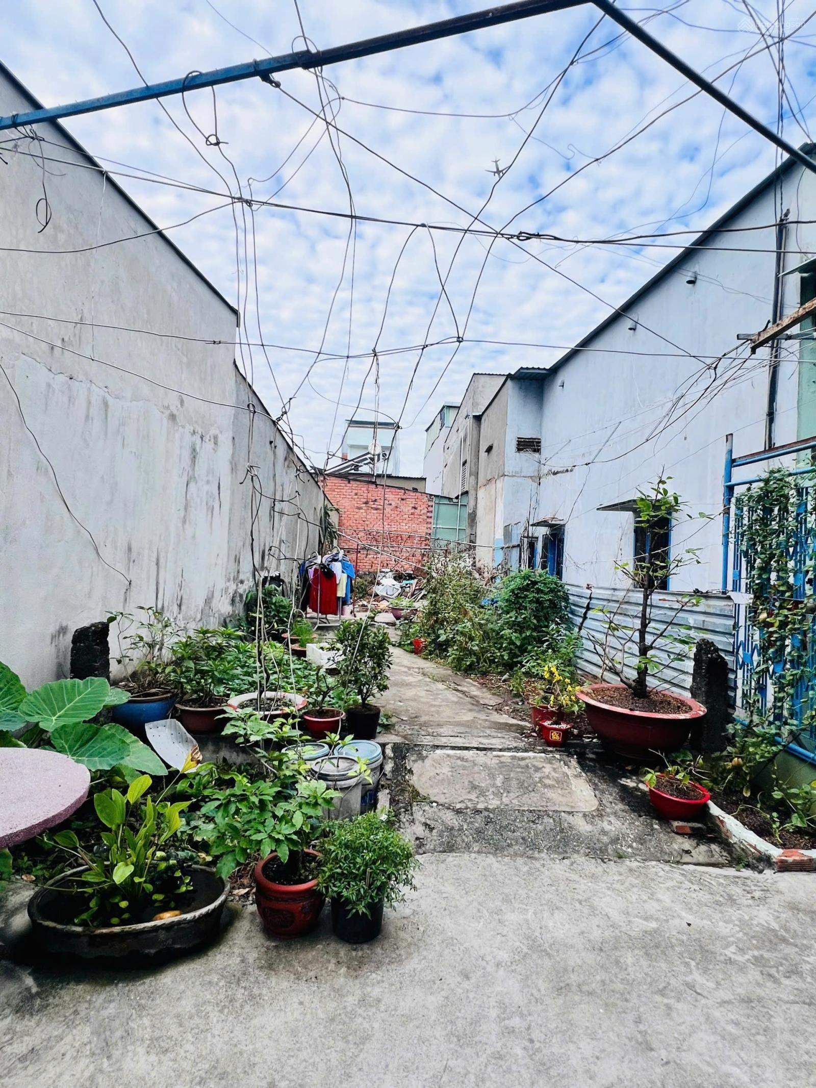 Đất Linh Tây, Sát Phạm Văn Đồng, giá 4,2 tỷ/71m2.