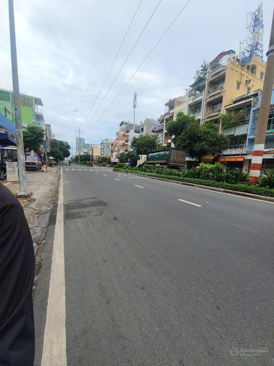 Không có căn thứ 2 so sánh - mặt tiền Nguyễn Chí Thanh (4,2x16m) - 5 tầng chỉ 26.5 tỷ