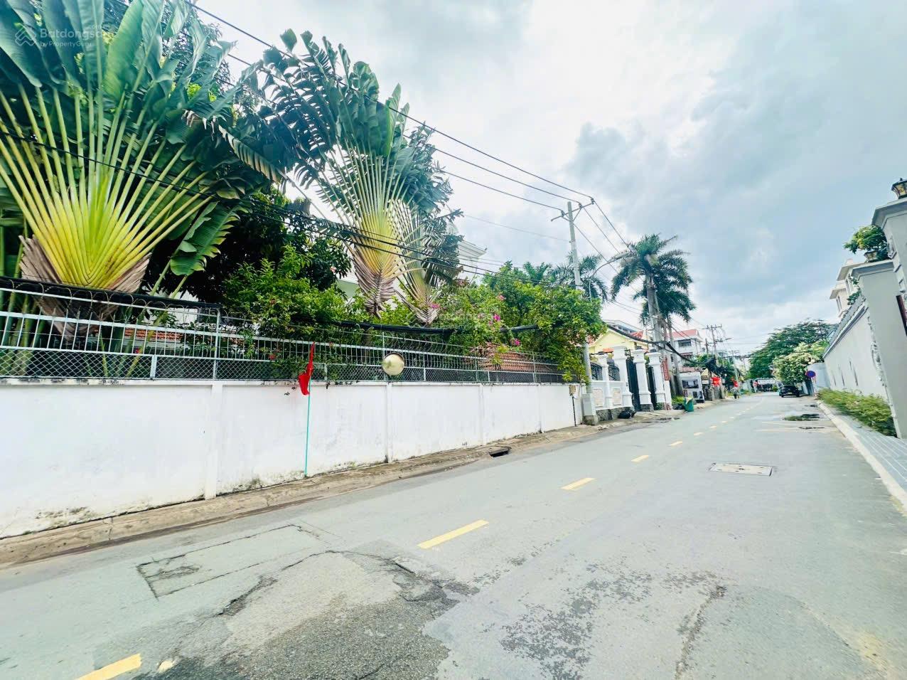 Bán Biệt Thự Góc 2 MT Nguyễn Ư Dĩ, P.Thảo Điền, Q2, DT: (15x22m)410m, Giá: 90tỷ, HĐT: 5000usd/tháng
