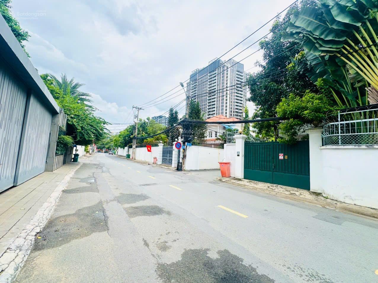Bán Biệt Thự Góc 2 MT Nguyễn Ư Dĩ, P.Thảo Điền, Q2, DT: (15x22m)410m, Giá: 90tỷ, HĐT: 5000usd/tháng