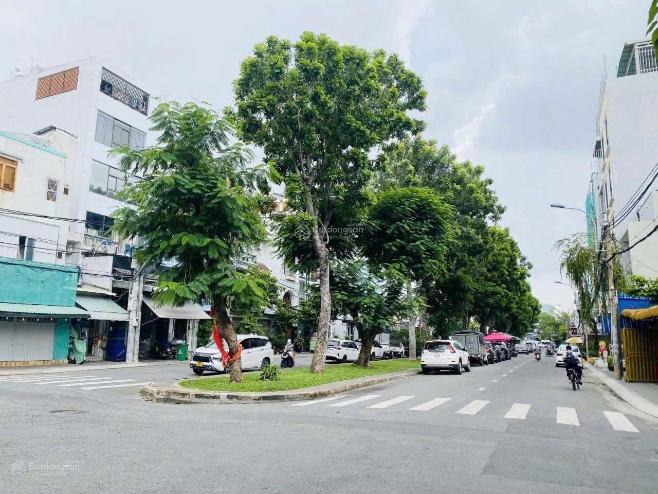 Bán góc 2MT đường đôi, đẹp nhất P. Tân Kiểng ngang 8,8m. Giá 43,8 tỷ