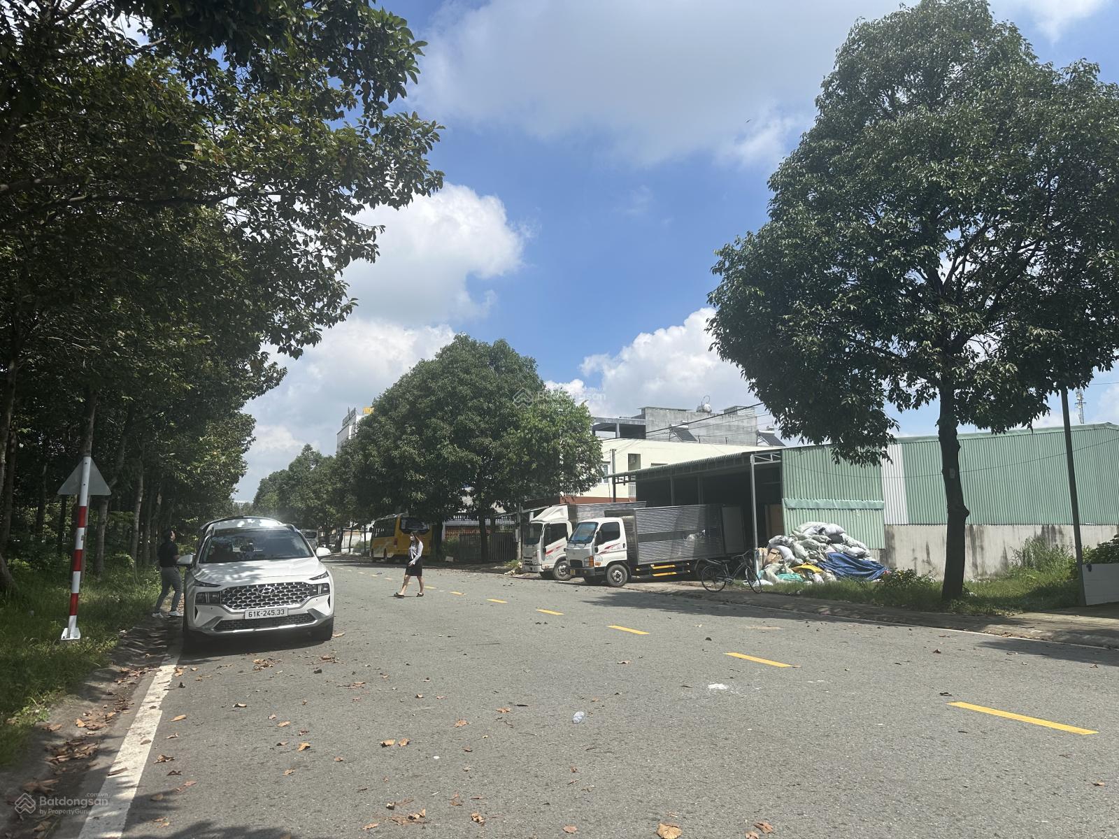 Chính chủ bán 10x30m khu Tam Giác Vàng Thành Phố Mới. View đối diện trung tâm hành chính, ga Metro