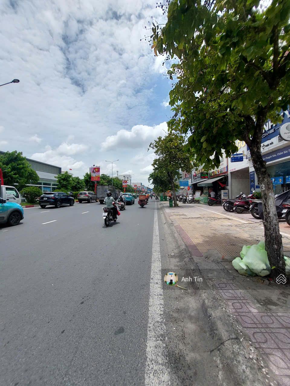 Tòa nhà văn phòng! Hầm 6 tầng, DT: 5x18m, mặt tiền ngay Cộng Hòa P.12 Q. Tân Bình, giá chỉ 24,9 tỷ