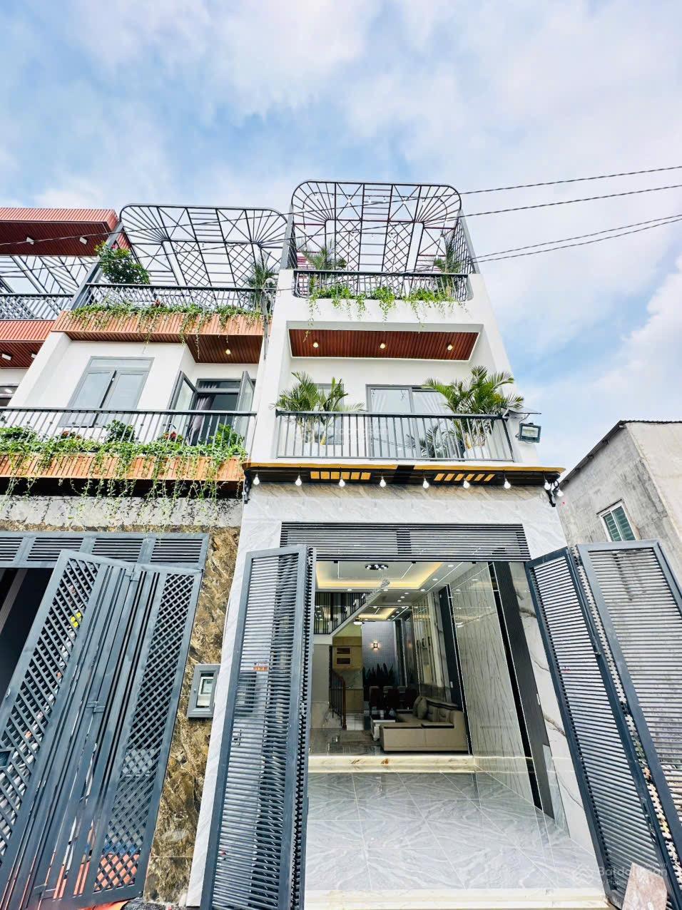 NHÀ 3 TẦNG FULL NỘI THẤT đường THẠNH LỘC 48 phường THẠNH LỘC Q12 dt 58m2 (4mx14,5m) hẻm 6m 5,65 tỷ.