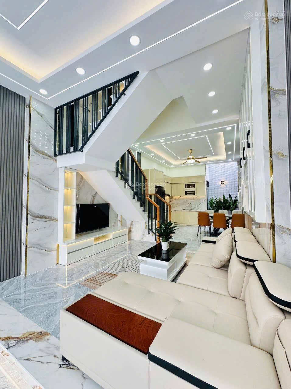 NHÀ 3 TẦNG FULL NỘI THẤT đường THẠNH LỘC 48 phường THẠNH LỘC Q12 dt 58m2 (4mx14,5m) hẻm 6m 5,65 tỷ.