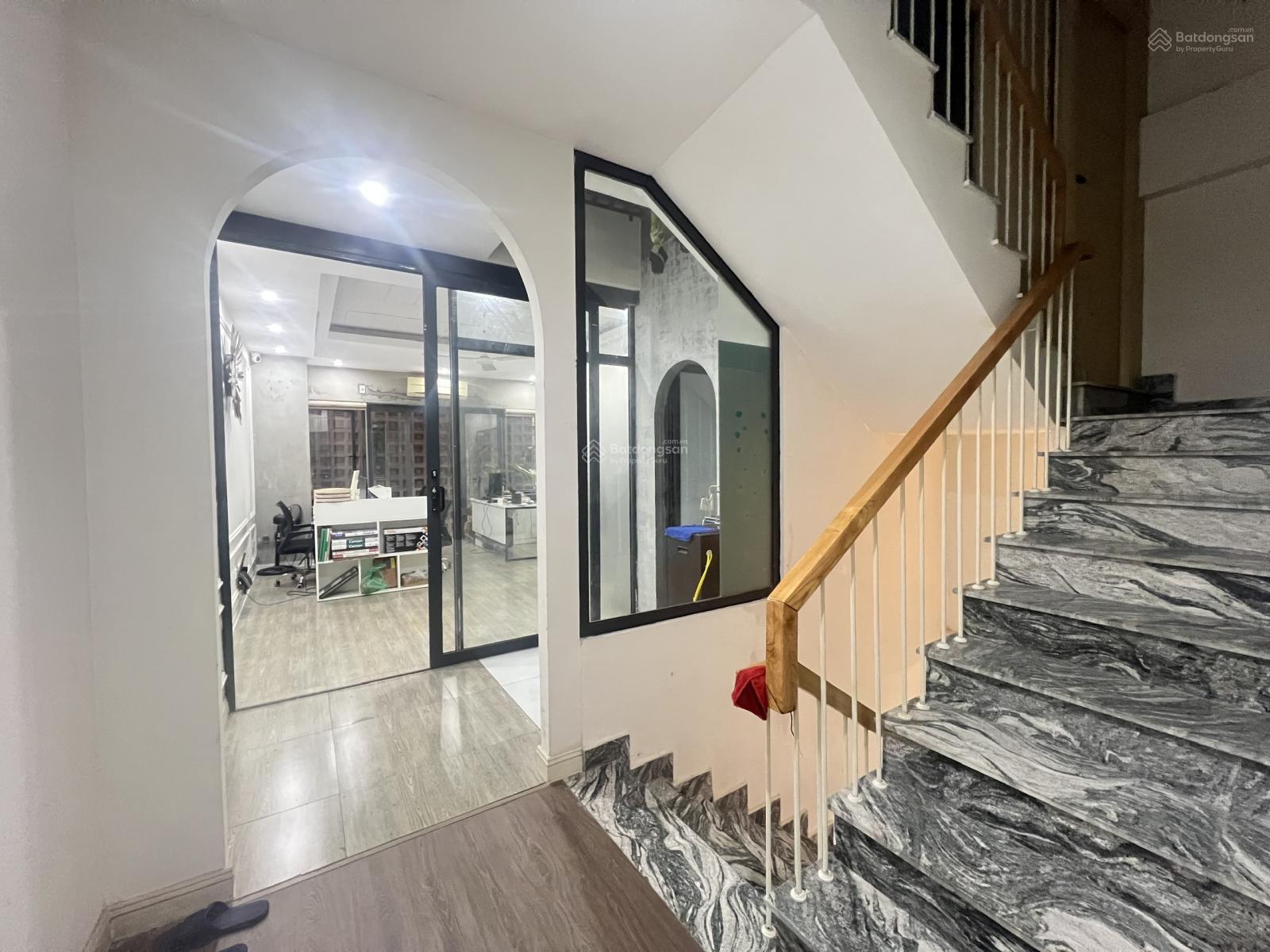 Chính chủ cho thuê tầng 2 nhà liền kề Văn Phú - Văn phòng 45m2 đẹp, đủ tiện nghi - giá chỉ 5.5 tr