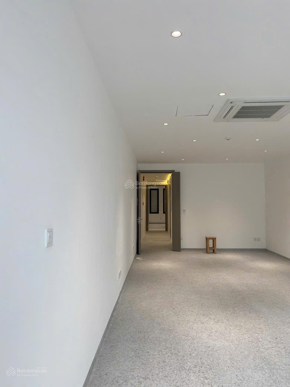 Cho thuê nhà riêng tại Trần Duy Hưng DT 115m2x6T, mặt tiền 5m, nhà đẹp, thang máy, giá ̀50tr/th