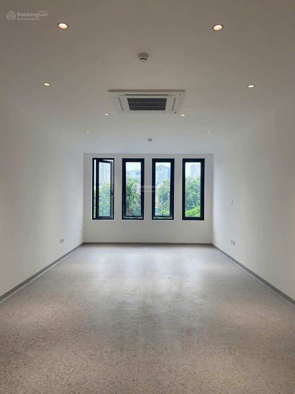 Cho thuê nhà riêng tại Trần Duy Hưng DT 115m2x6T, mặt tiền 5m, nhà đẹp, thang máy, giá ̀50tr/th