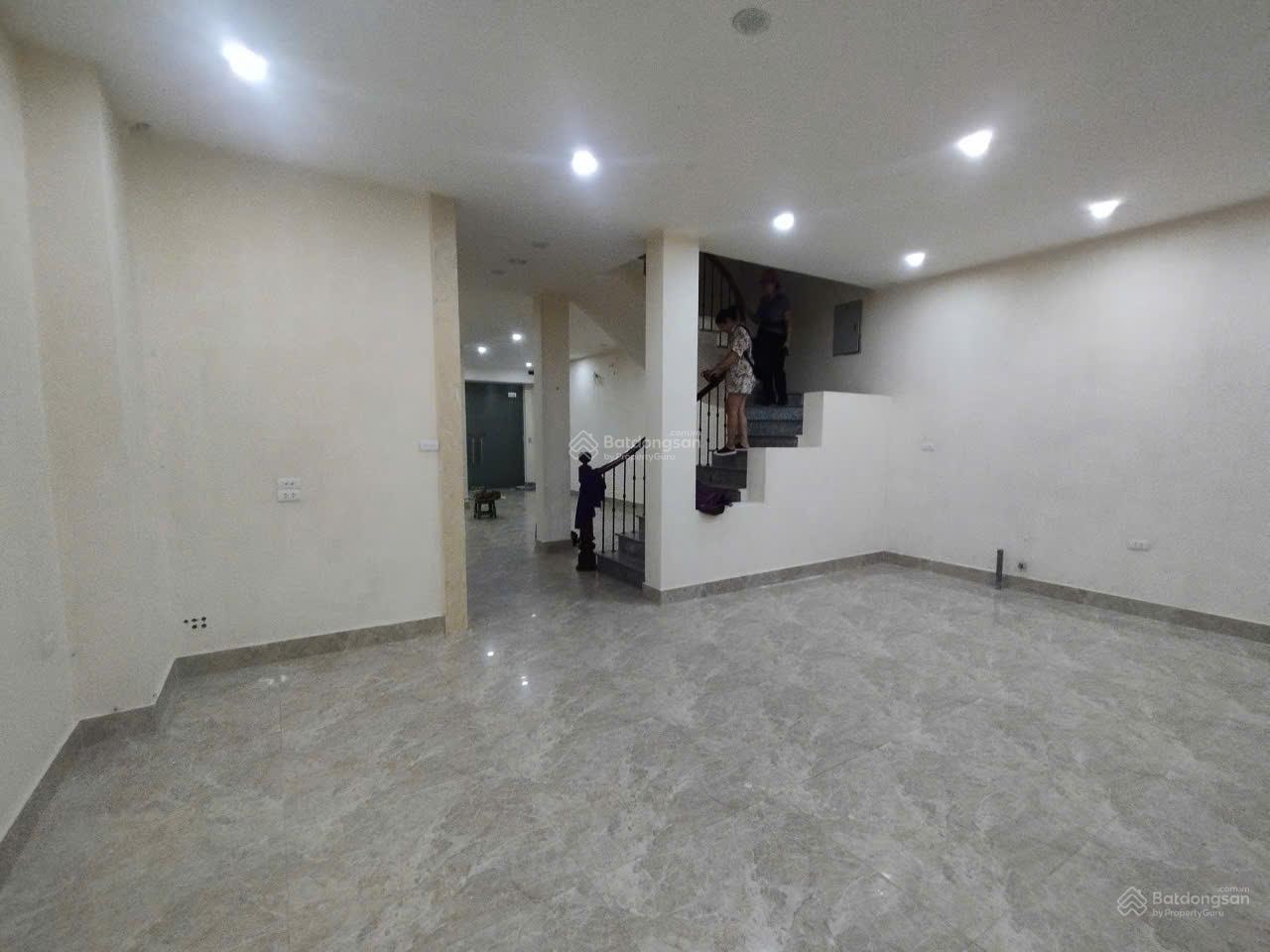 Cho thuê nhà KĐT Vinaconex3 Trung Văn, Nam Từ Liêm. DT 125m, 4 tầng có thang máy. Giá 45tr/th