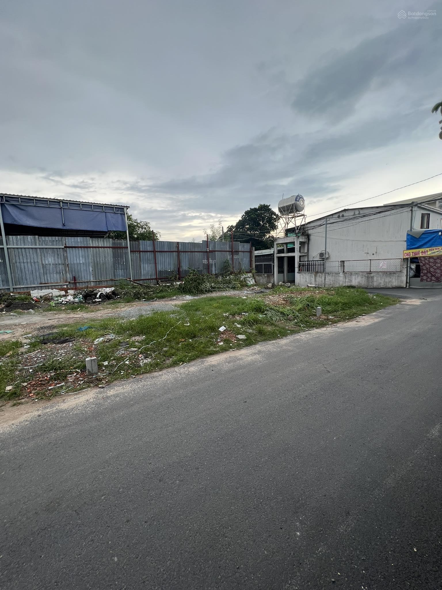 Chủ sang nhanh 55,8m2 ( 5x11,2) đất thổ cư 100% mặt tiền nhựa 7m liền kề Trường tiểu học Chủ sang nhanh 55,8m2 ( 5x11,2) đất thổ cư 100% mặt tiền nhựa 7m liền kề Trường tiểu học