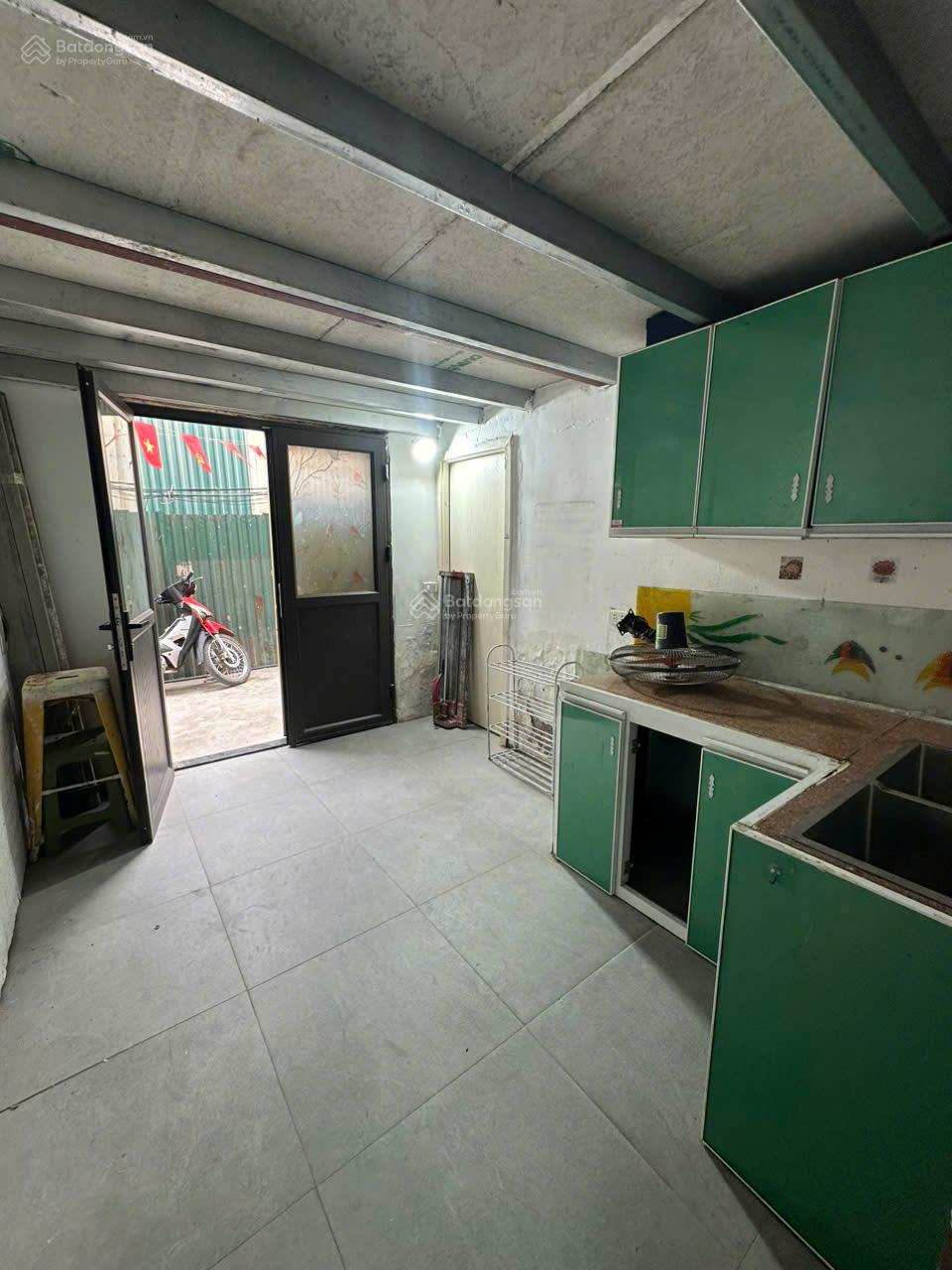 Cho thuê nhà 2 tầng ở Nguyễn Xiển, có 2 phòng ngủ + 1 phòng bếp, sẵn nội thất sẵn dùng