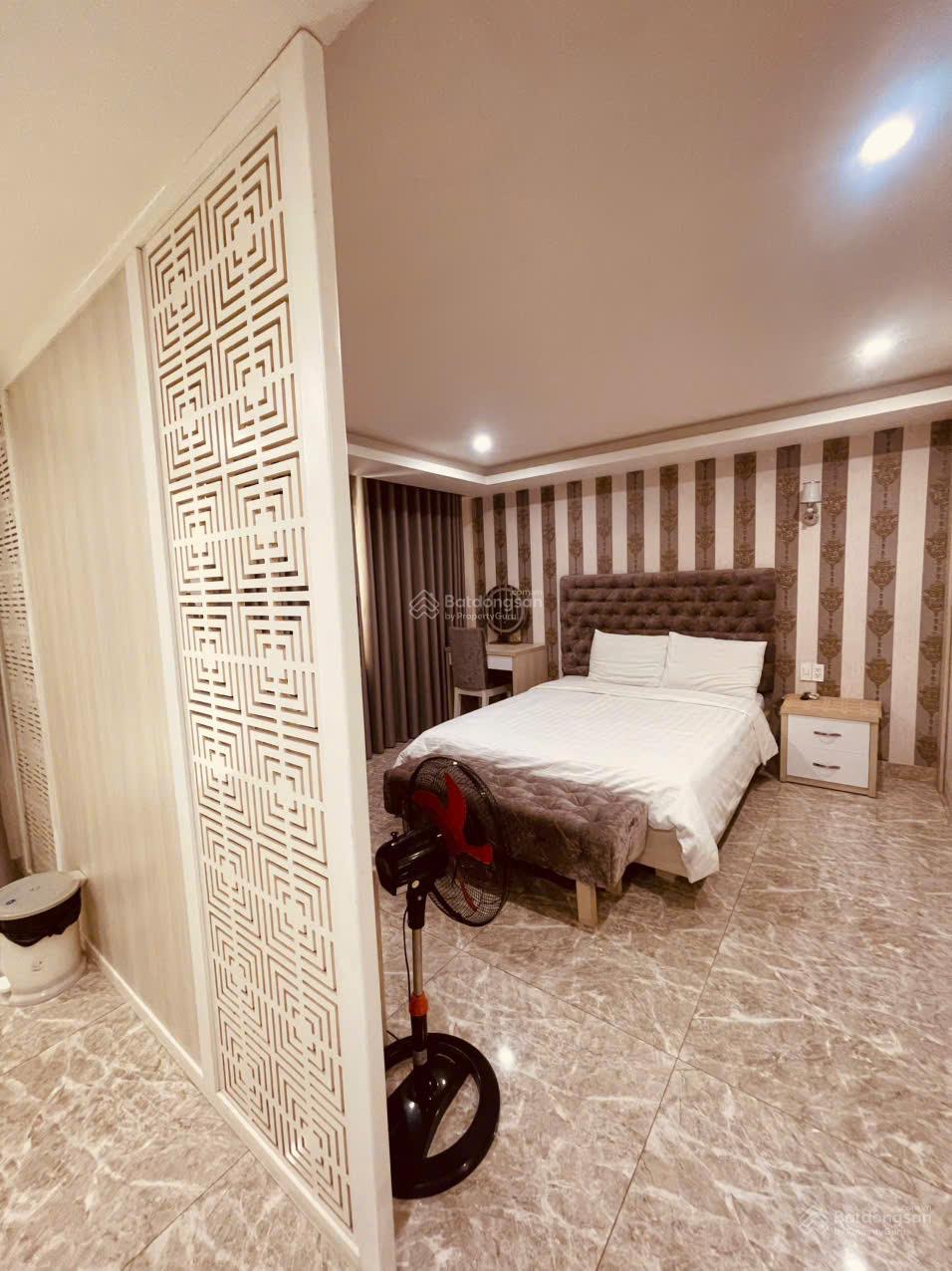 Cho thuê căn hộ dịch vụ Phú Mỹ Hưng, giá 9 triệu, 37m2 1PN 1WC. Full nội thất, free VS, nước, giặt