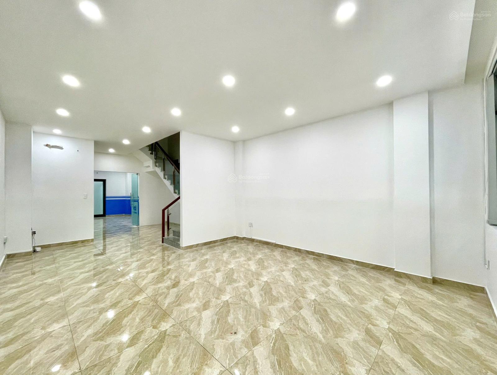 Mặt bằng tầng trệt 5x20m giá chỉ 11 triệu/tháng, có thang máy, hầm xe - tại Vạn Phúc City