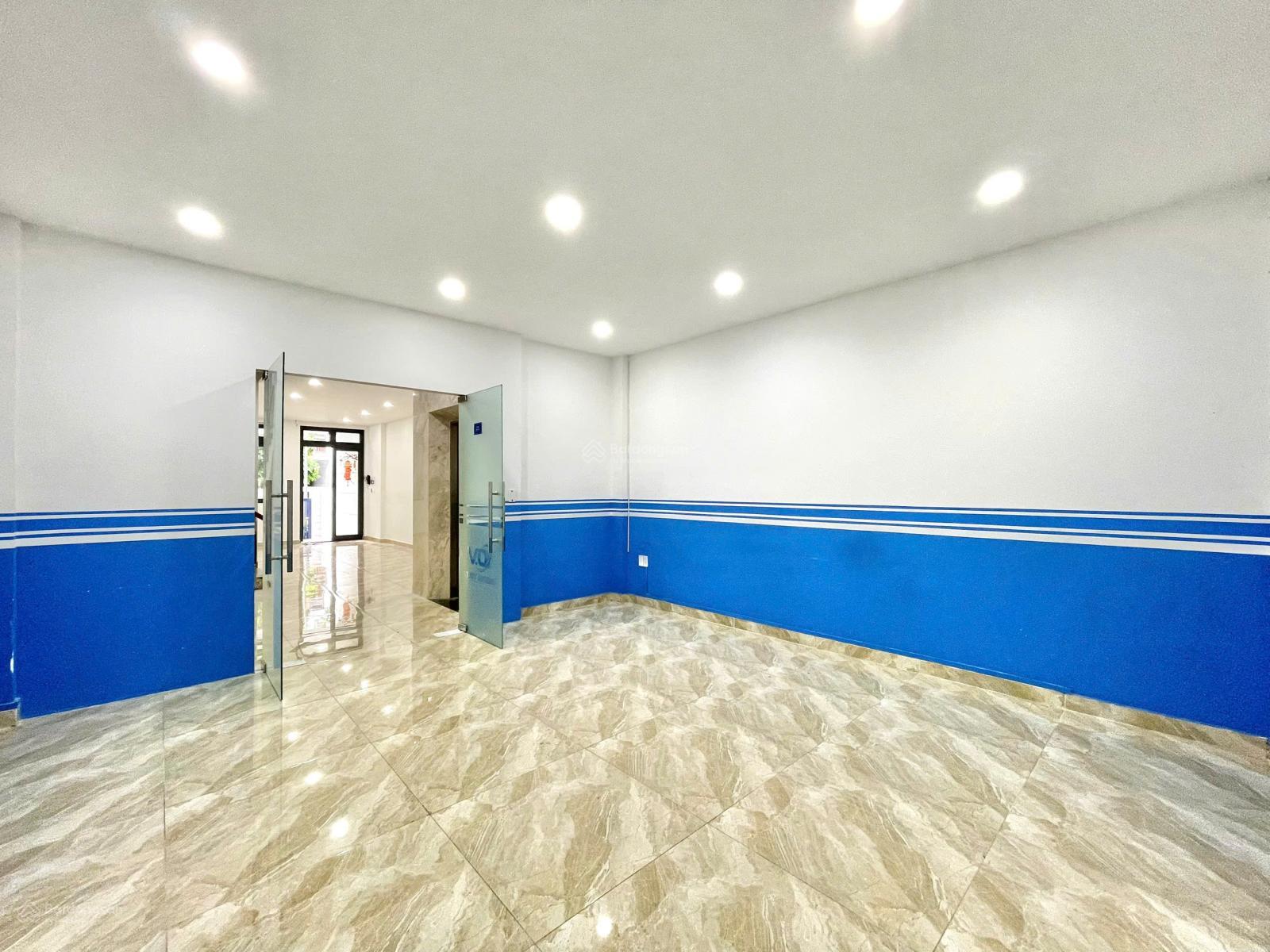 Mặt bằng tầng trệt 5x20m giá chỉ 11 triệu/tháng, có thang máy, hầm xe - tại Vạn Phúc City