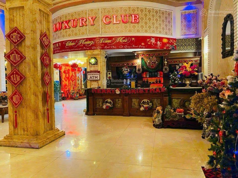 Bán quán karaoke Dân Tiến - Hưng Yên, DT 230m2 6 tầng MT 10m giá 37 tỷ. Dòng tiền 450/tháng