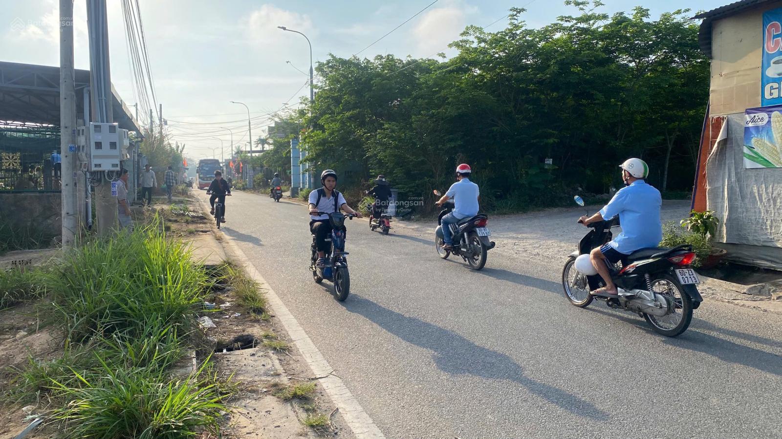 Bán đất góc 2mặt tiền kinh doanh 300m2 đối diện trường Học sổ riêng TC giá 3.5 tỷ Bán đất góc 2mặt tiền kinh doanh 300m2 đối diện trường Học sổ riêng TC giá 3.5 tỷ