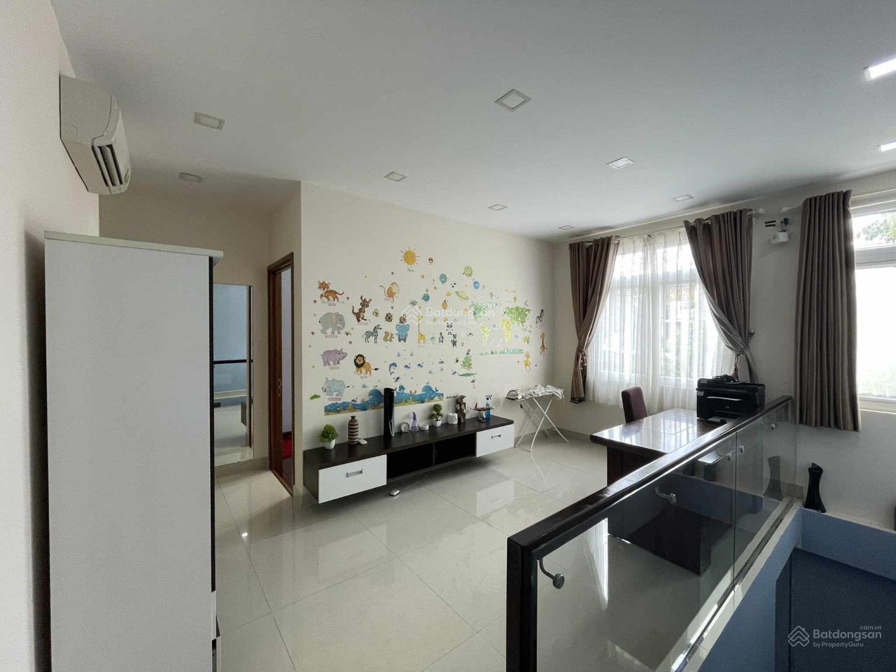 Bán biệt thự full nội thất đẹp đường Trịnh Công Sơn KDC Gia Hòa, PLB Q9 giá 14 tỷ