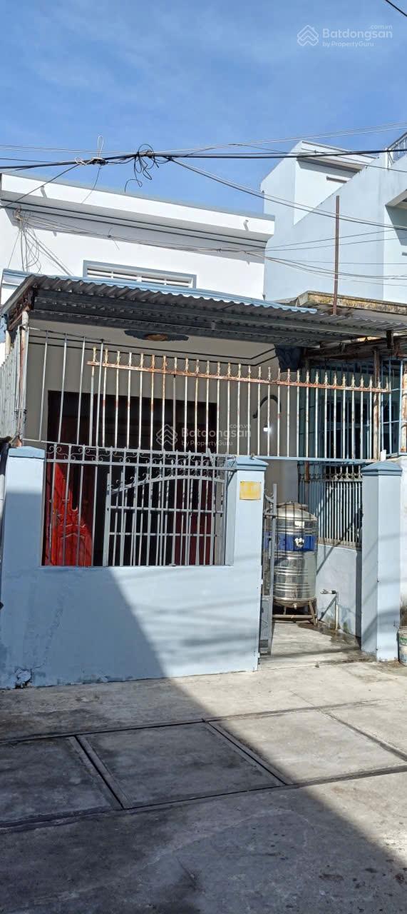 Nhà 1,5 tầng sát trường cao đẳng Ấn Độ, giáp khu nhà máy Z753 cách 2/4: 200m. Giá: 3,2 tỷ