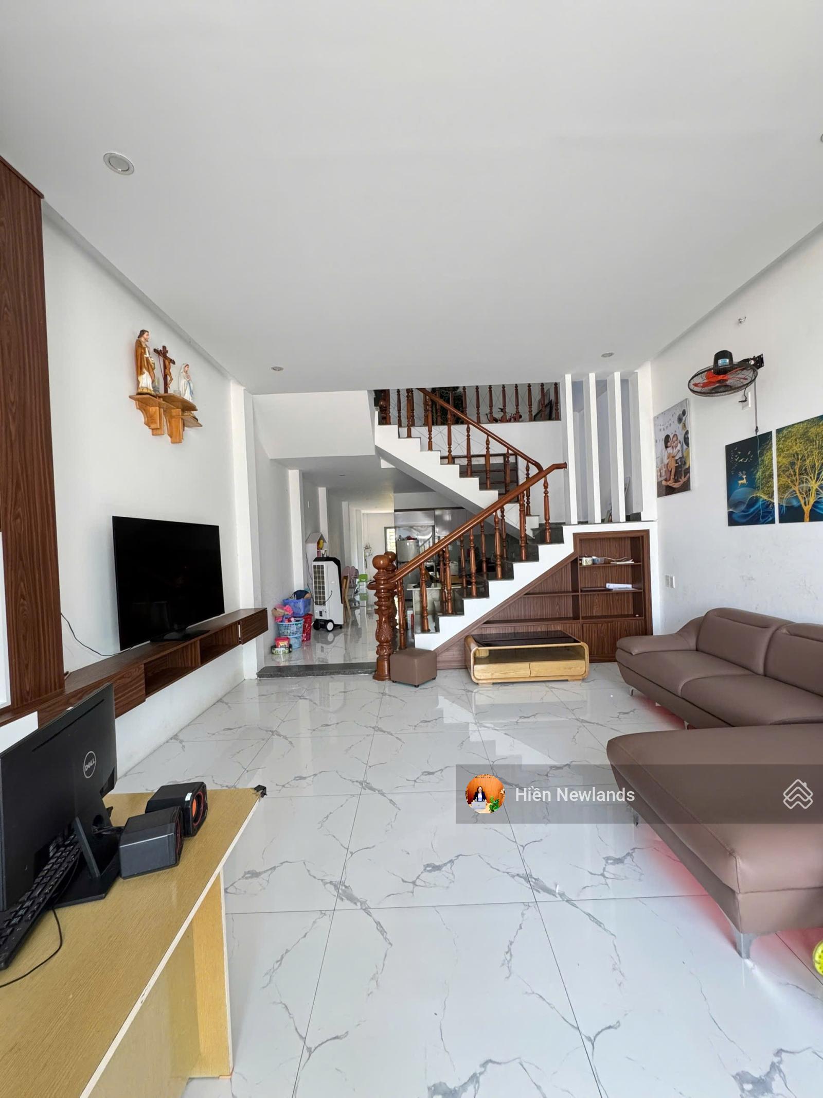 Bán nhà 2 tầng mới đẹp mặt tiền đường Võ Chí Công gần Hoàng Minh Thắng liền Kề FPT Chỉ 8,3 tỷ
