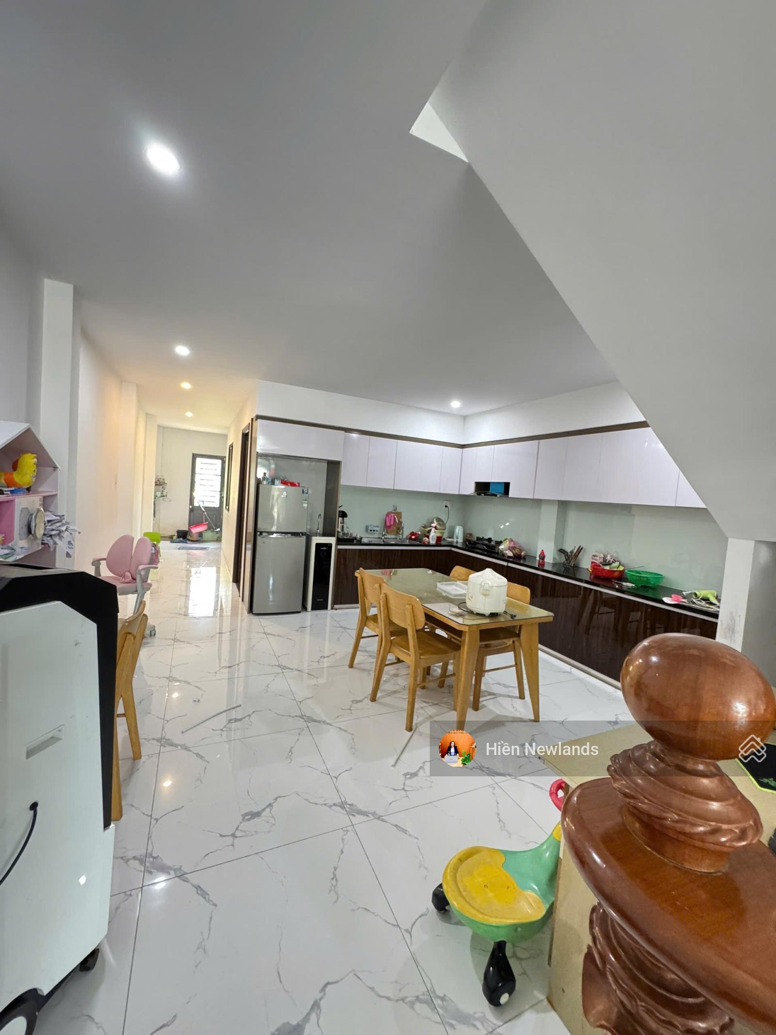 Bán nhà 2 tầng mới đẹp mặt tiền đường Võ Chí Công gần Hoàng Minh Thắng liền Kề FPT Chỉ 8,3 tỷ