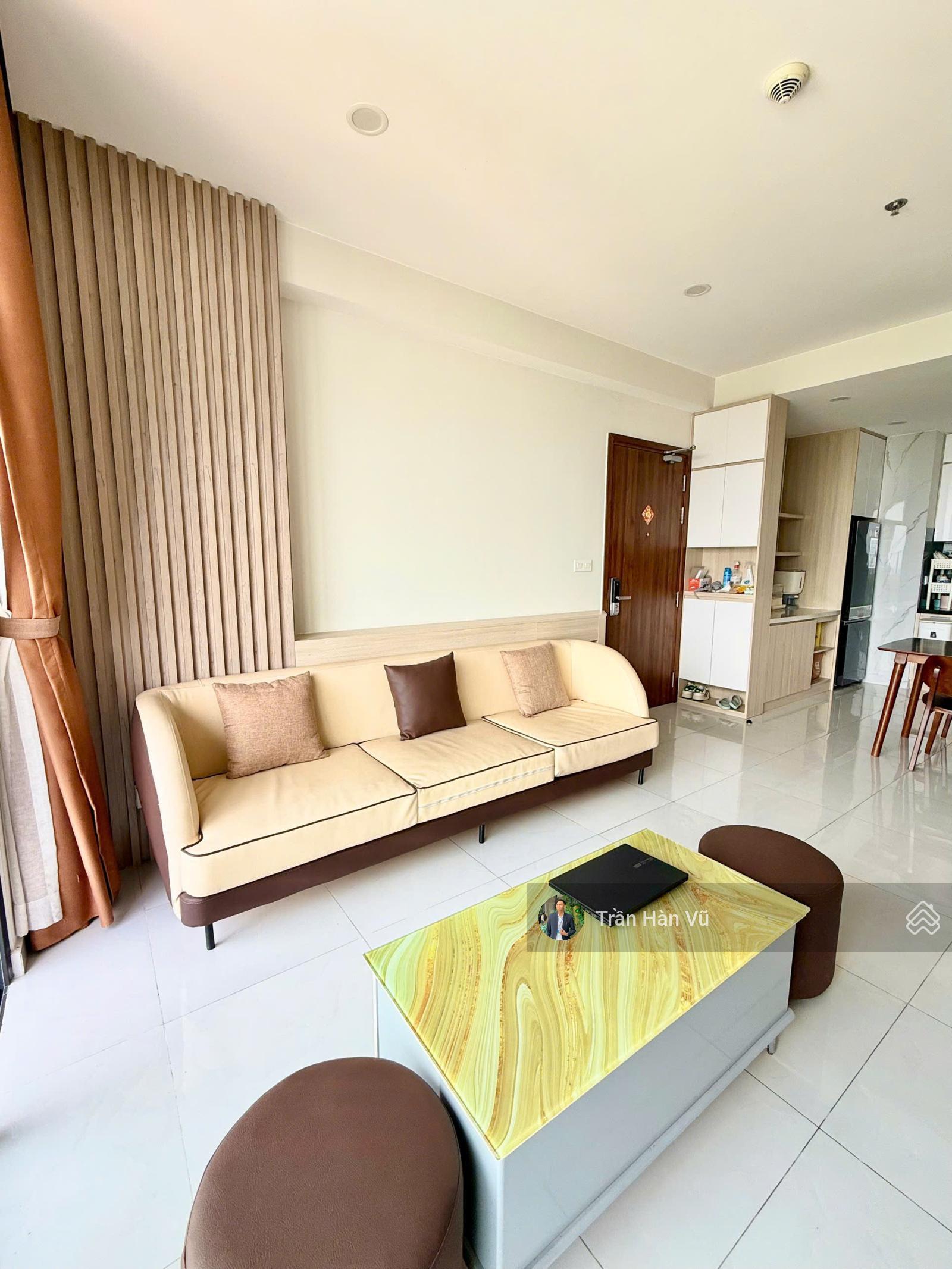 Sang nhượng giá tốt bán căn hộ 2PN góc full nội thất chung cư The Emerald Golf View