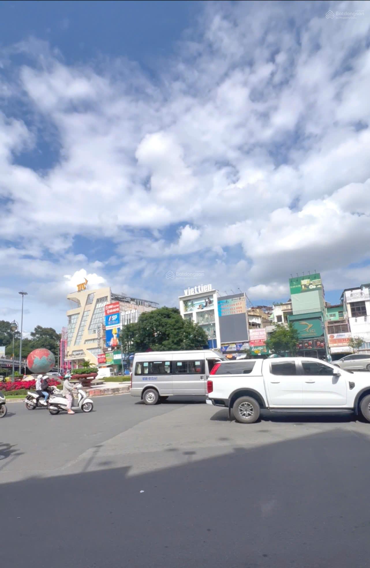 Giảm sâu 600tr! Nhà C4 cũ xây lại ngay Trường Chinh P.12 Tân Bình ngang lớn 4m3 55m2 HXH - 6.1 tỷ Giảm sâu 600tr! Nhà C4 cũ xây lại ngay Trường Chinh P.12 Tân Bình ngang lớn 4m3 55m2 HXH - 6.1 tỷ