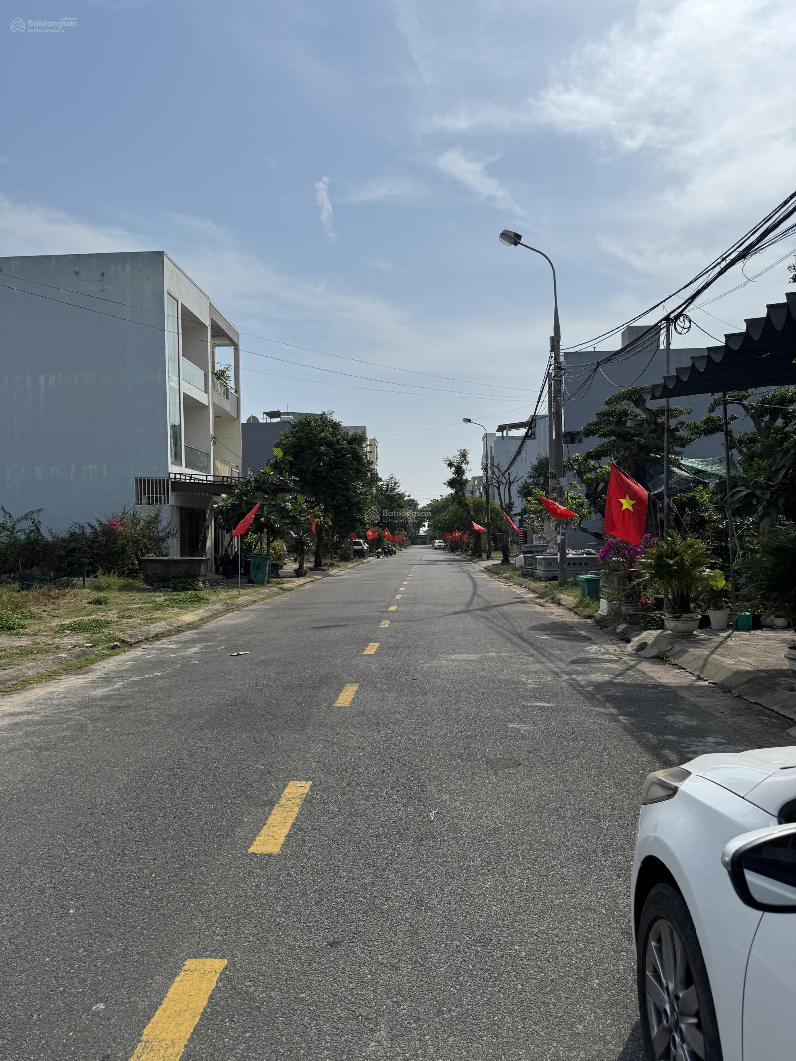 Bán lô Lưu Văn Lang tặng nhà cấp 4 - sát bãi tắm Sơn Thuỷ - LH: Minh Tuyết - nhà đất Biển Ngọc