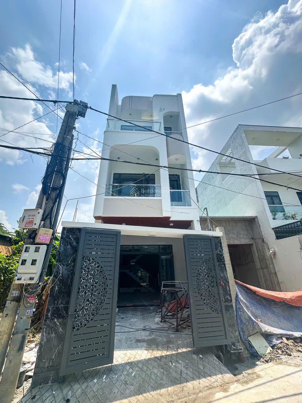 Chủ gởi bán nhà 1 trệt 2 lầu (hoàn công) ngay cổng sau công ty Pouchen P. Bửu Hoà. Giá chỉ 4,35 tỷ