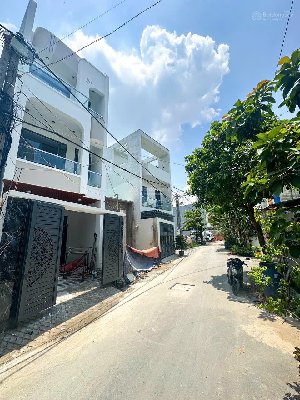 Chủ gởi bán nhà 1 trệt 2 lầu (hoàn công) ngay cổng sau công ty Pouchen P. Bửu Hoà. Giá chỉ 4,35 tỷ