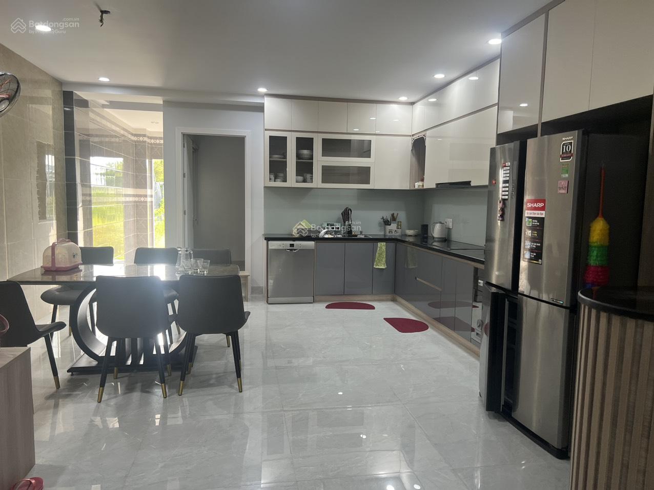 Bán nhanh nhà 3 tầng mặt tiền đường ngay sát cầu Tình Yêu, cầu Rồng, chợ đêm Sơn Trà