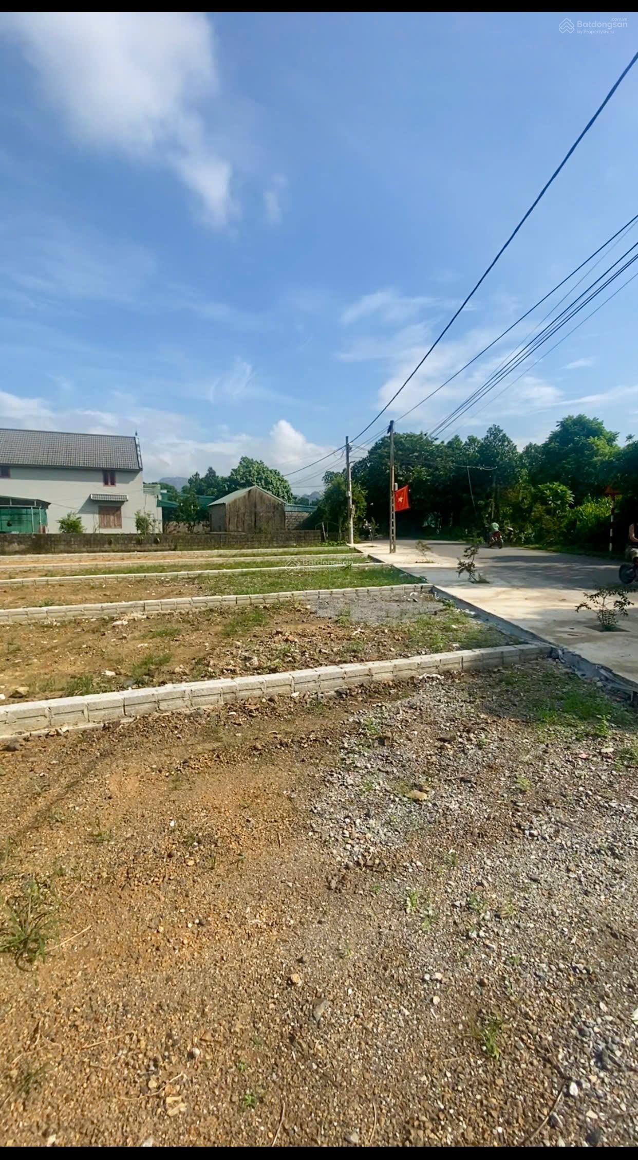 Bán đất nền xã Đồng Làng, TT Chi Nê, Lạc Thuỷ, mặt đường 10m, view hồ, sổ đỏ, DT 250m2, giá F0