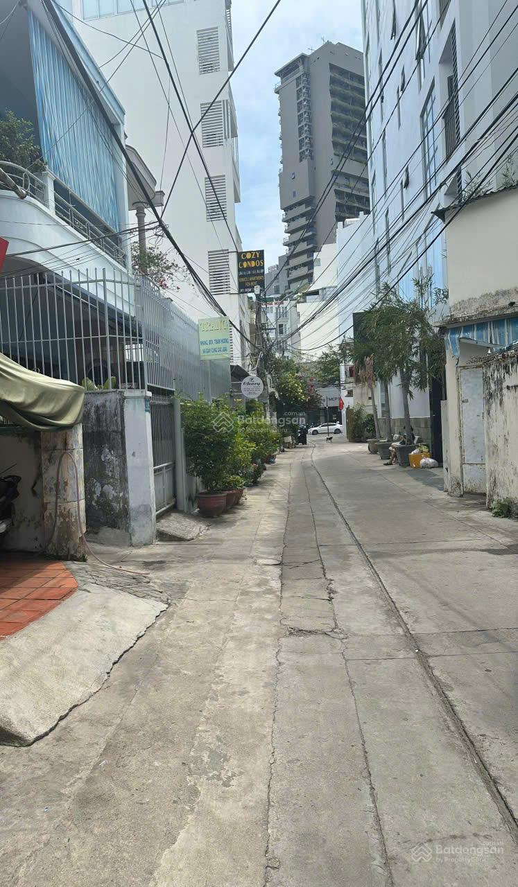 Bán đất có nhà cũ khu phố Tây gần biển, hẻm ôtô Nguyễn Thiện Thuật DT 75m2 ngang 5,8m chỉ có 9.1 tỷ