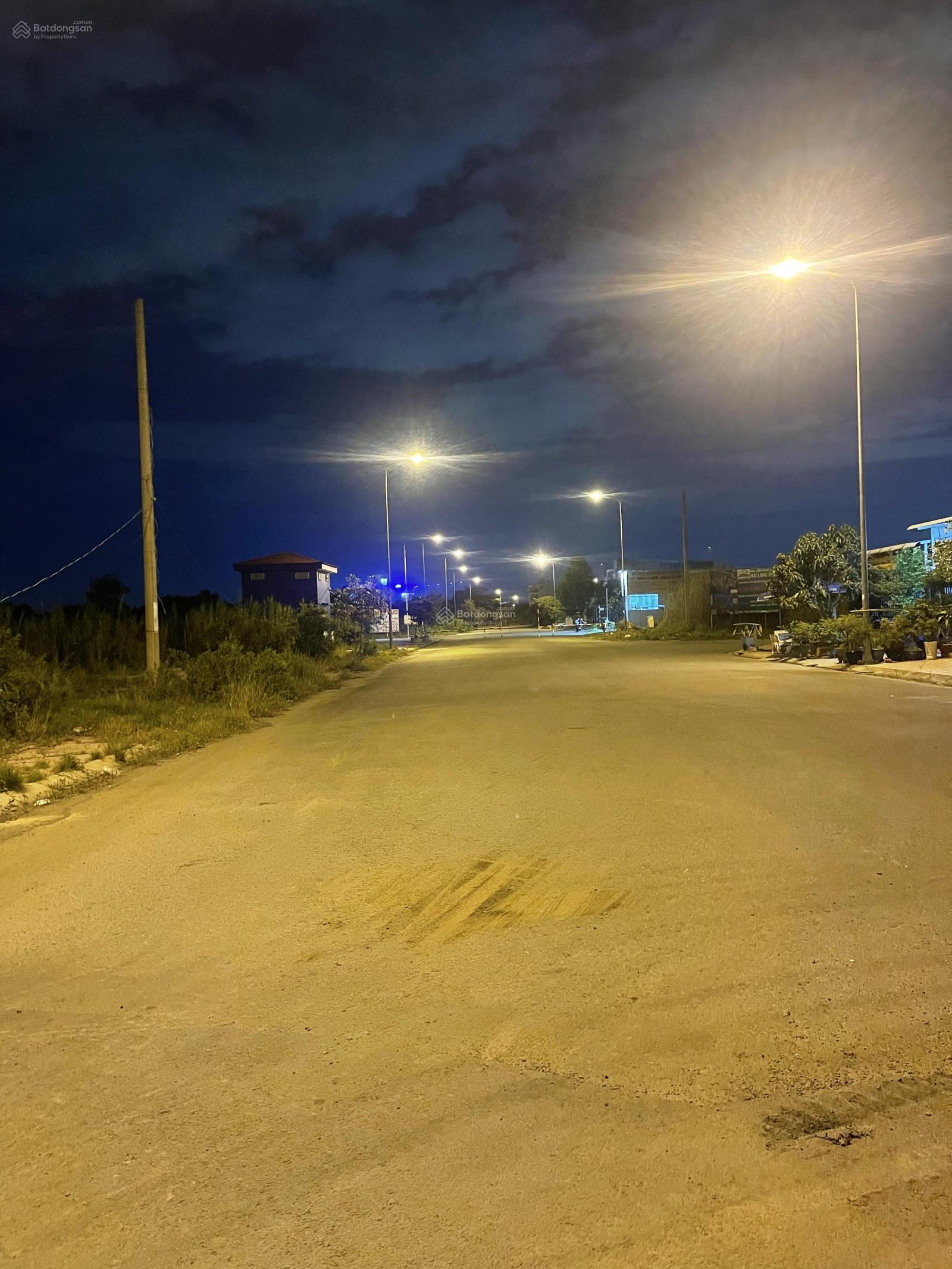 Bán đất đường 14m Kdc 28ha Nhơn Đức