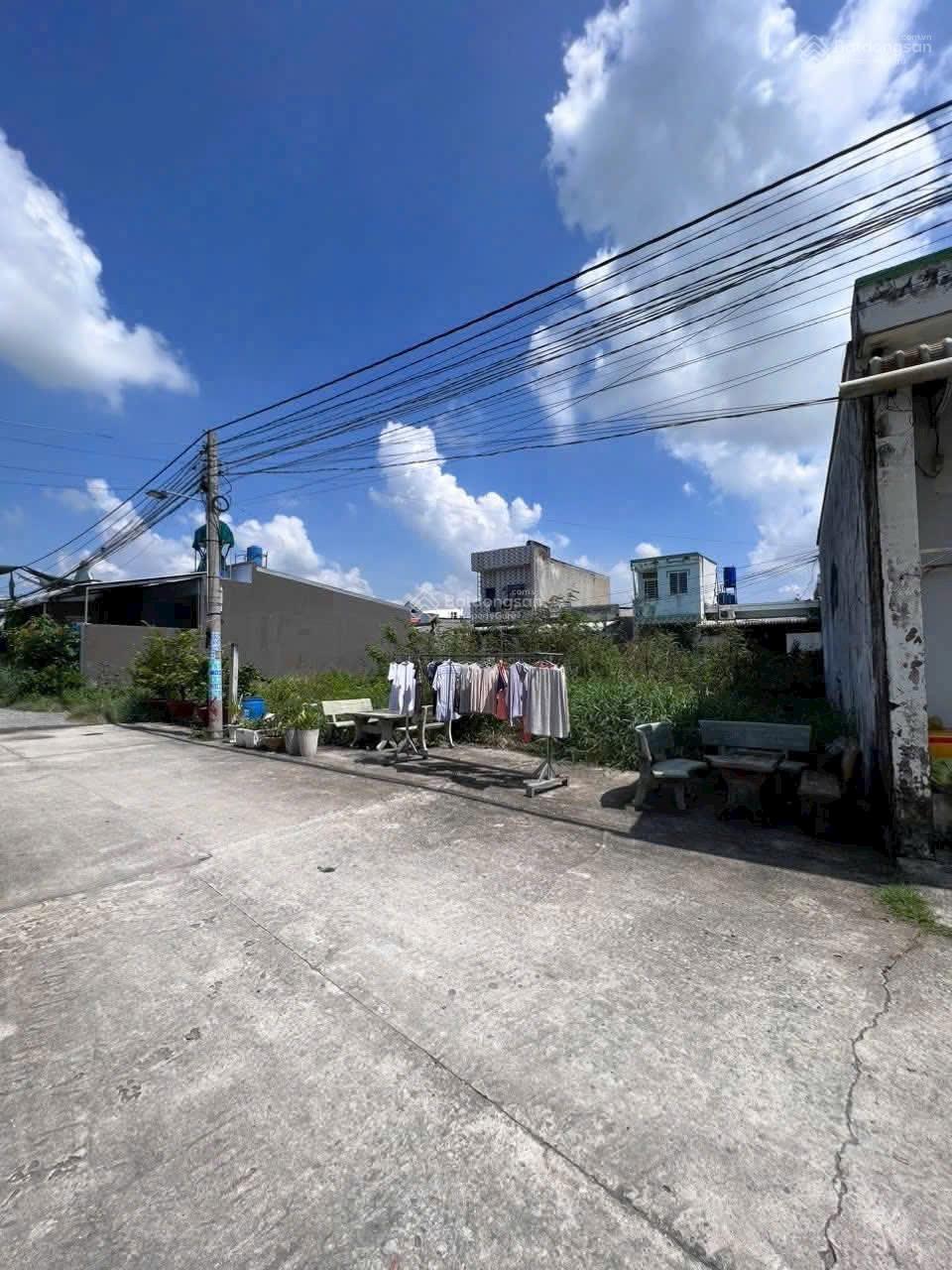 Đất khu trí thức thị trấn Đức Hòa DT: 5x18m thổ cư, 2 mặt tiền trước sau giá: 980 triệu