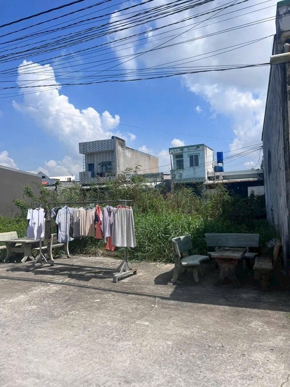 Đất khu trí thức thị trấn Đức Hòa DT: 5x18m thổ cư, 2 mặt tiền trước sau giá: 980 triệu