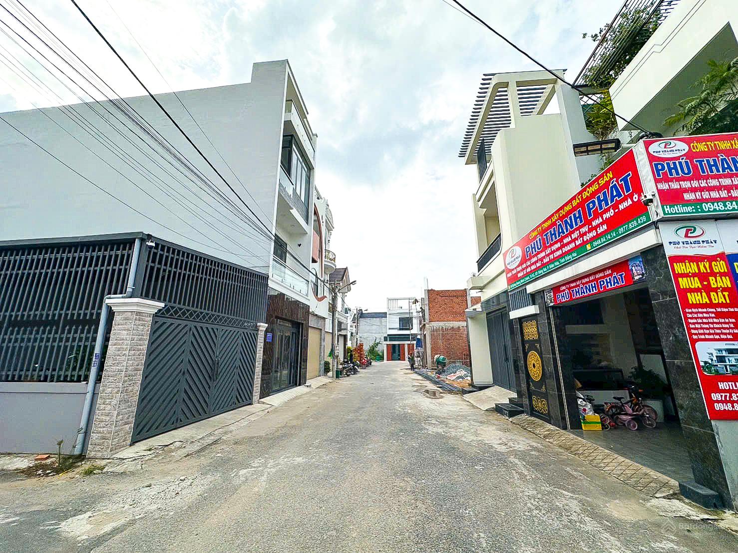 Bán đất (DT: 87m2) sổ riêng thổ cư 100% đường nhựa 9m thuộc KDC Hoàng Minh Chánh. Giá chỉ 2,950 tỷ