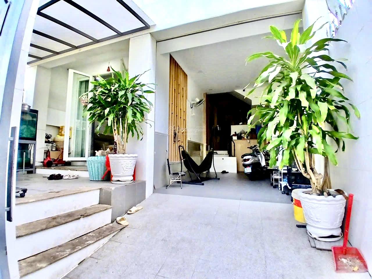 Hót! Bán gấp biệt thự đẹp 7x16m, sổ riêng cá nhân, giá 9.99 tỷ, đường số KDC Phú Xuân HTP Nhà Bè